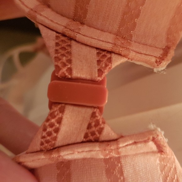 Victoria's Secret peach bra - Picture 4 of 5